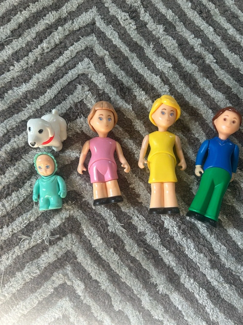 Little Tikes vintage Dollhouse Family Figures Lot Mom Dad Girl Baby Dog 90s - Picture 1 of 6